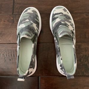 Tommy Bahama Camo Sneakers